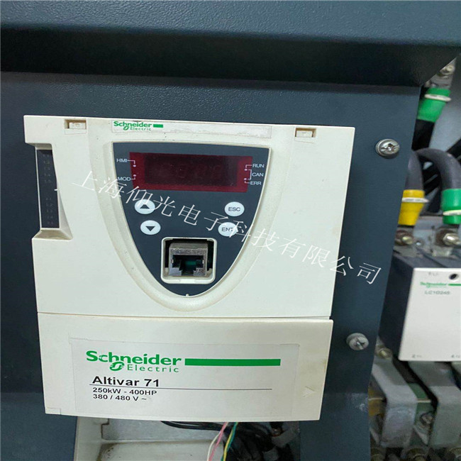 施耐德變頻器通電無顯示故障檢修方法