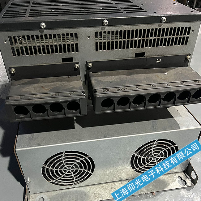 西門子伺服驅(qū)動(dòng)器LED燈閃爍維修上電無(wú)顯示維修方法