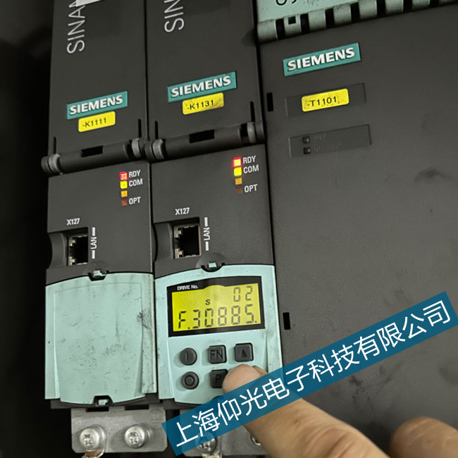 軸卡維修西門子驅(qū)動(dòng)器832與主控制無時(shí)鐘同步咋修理