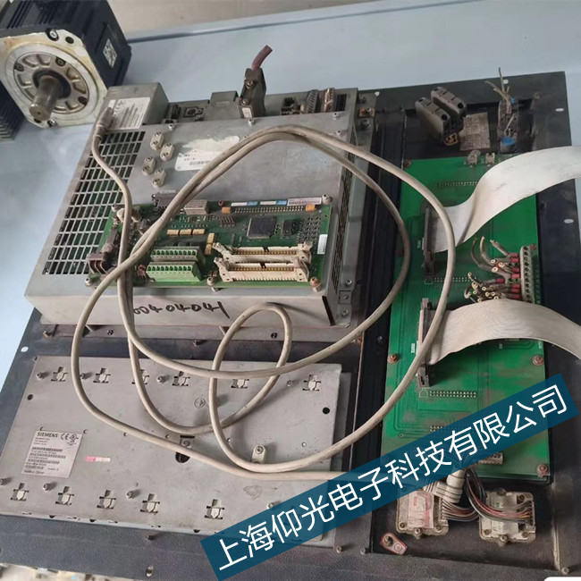 西門子810數(shù)控系統(tǒng)維修驅(qū)動器紅燈亮4024代碼修理實(shí)例