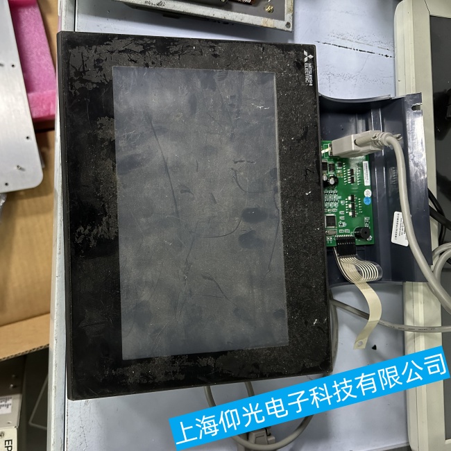 常熟三菱觸摸屏GT1585系列上電燒保險(xiǎn)故障維修更換調(diào)試